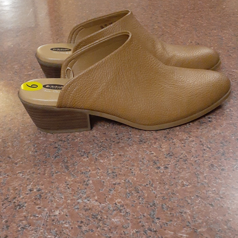 Dr. Scholl's Tan Slip-On Clogs  brand new!  size 9